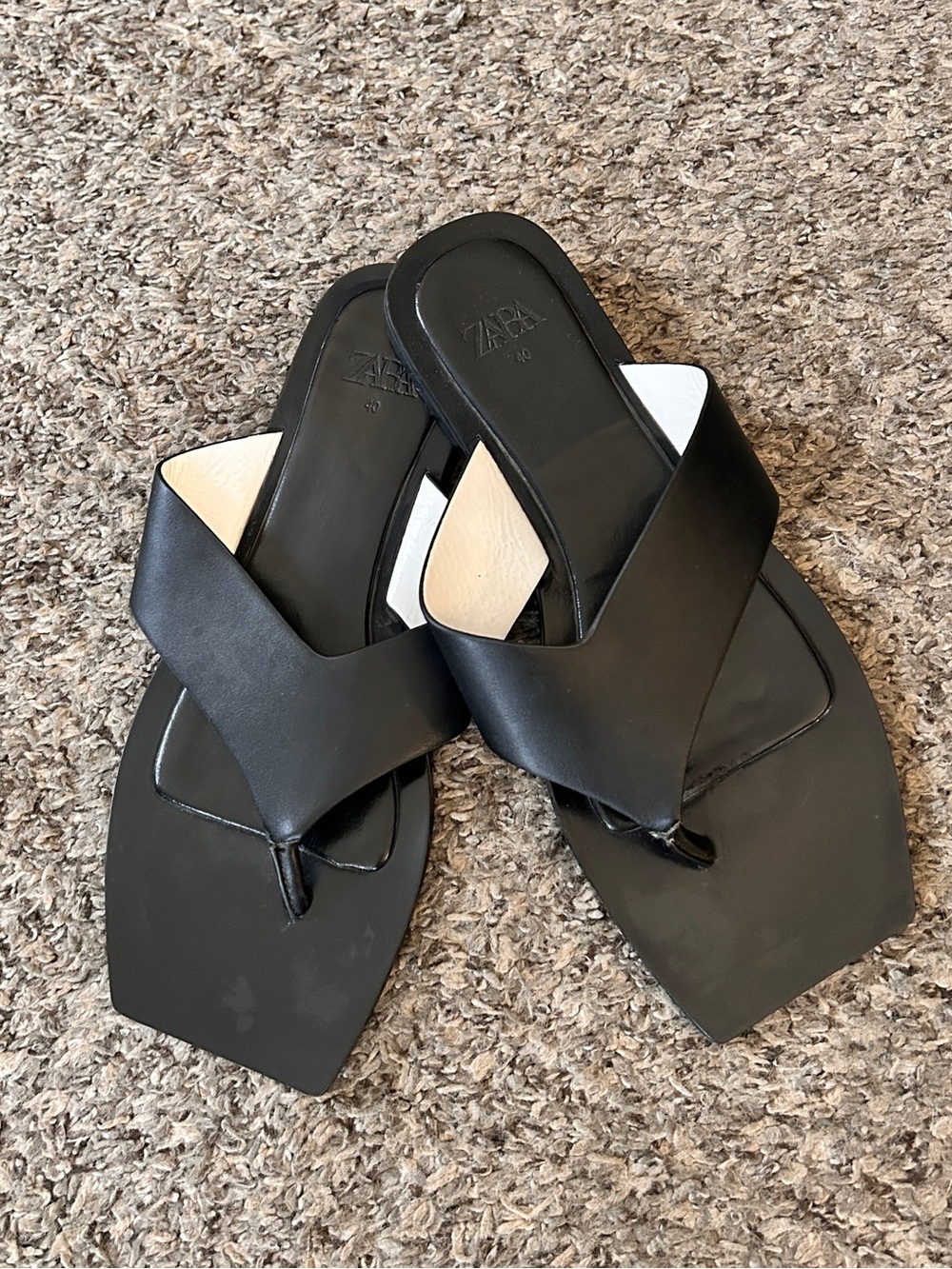 ZARA Black Square-Toe Leather Thong Sandals